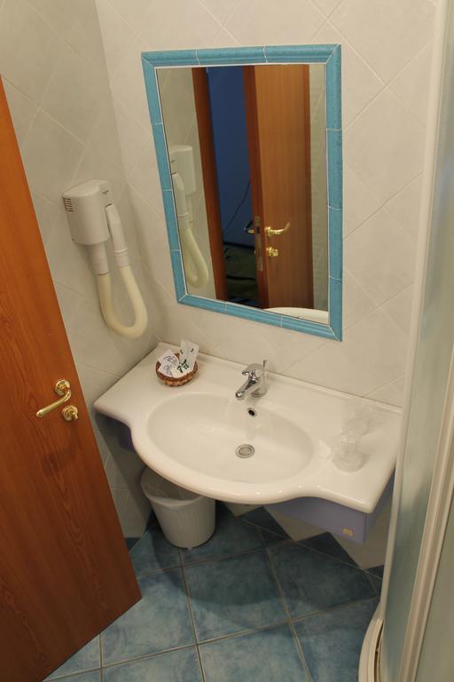 Hotel Esperia Cattolica Pokoj fotografie